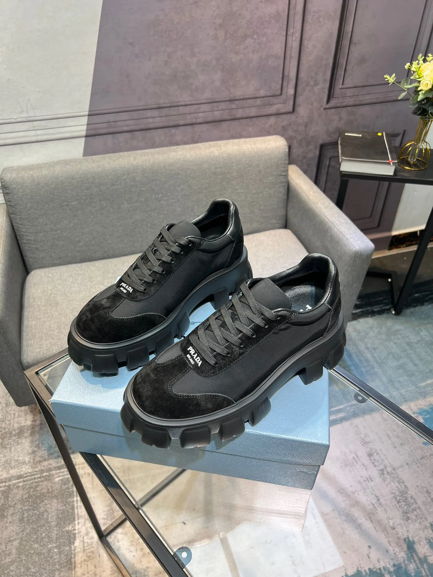 Men's shoes 💰540 Prada Latest 2025ss spring and summer catwalk series Thick-soled platform platform Casual sports shoes Couple style ☑️ Bold contrasting bright colors and fashionable combination Casual sports style design with exquisite details Classic personalized gear thick sole Increased comfort and unique modern trend style 🚩 Fabric: Cowhide ➕ Cloth Lining: Sheepskin Outsole: Original molded ultra-light foam material Sole thickness: 4.5CM Size: 35-45 (Female 40, Male 45, customized, non-returnable)